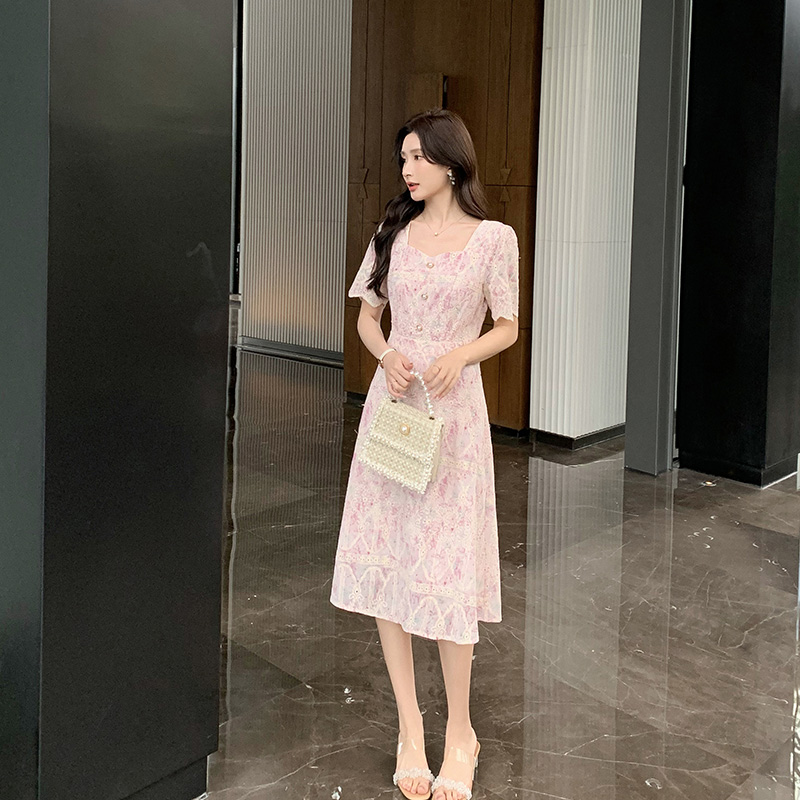 奢姿2024年夏季新款大码女装减龄绣花裙子胖妹妹气质方领连衣裙