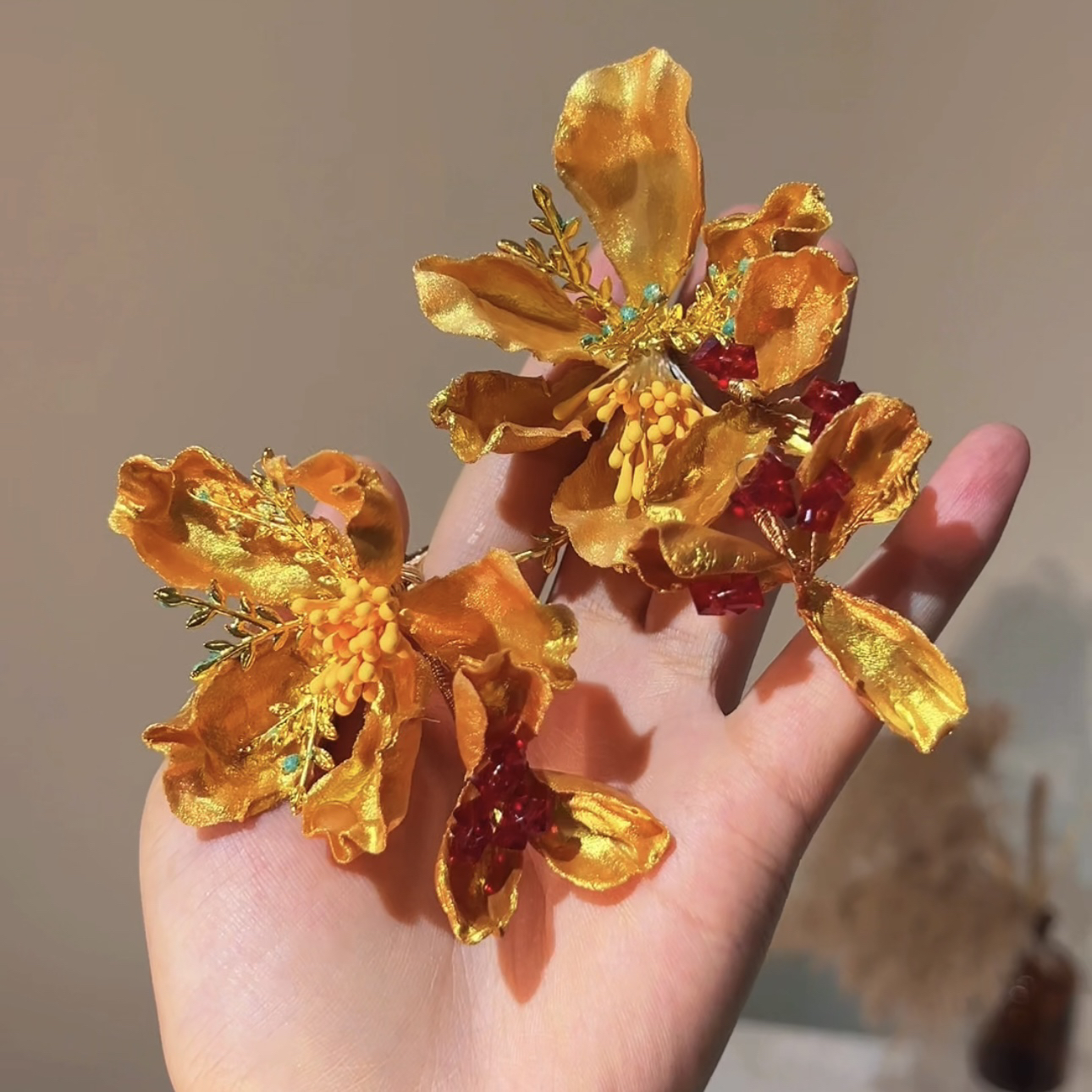 T7095新款金色手工花朵中式秀禾服婚礼头饰配饰