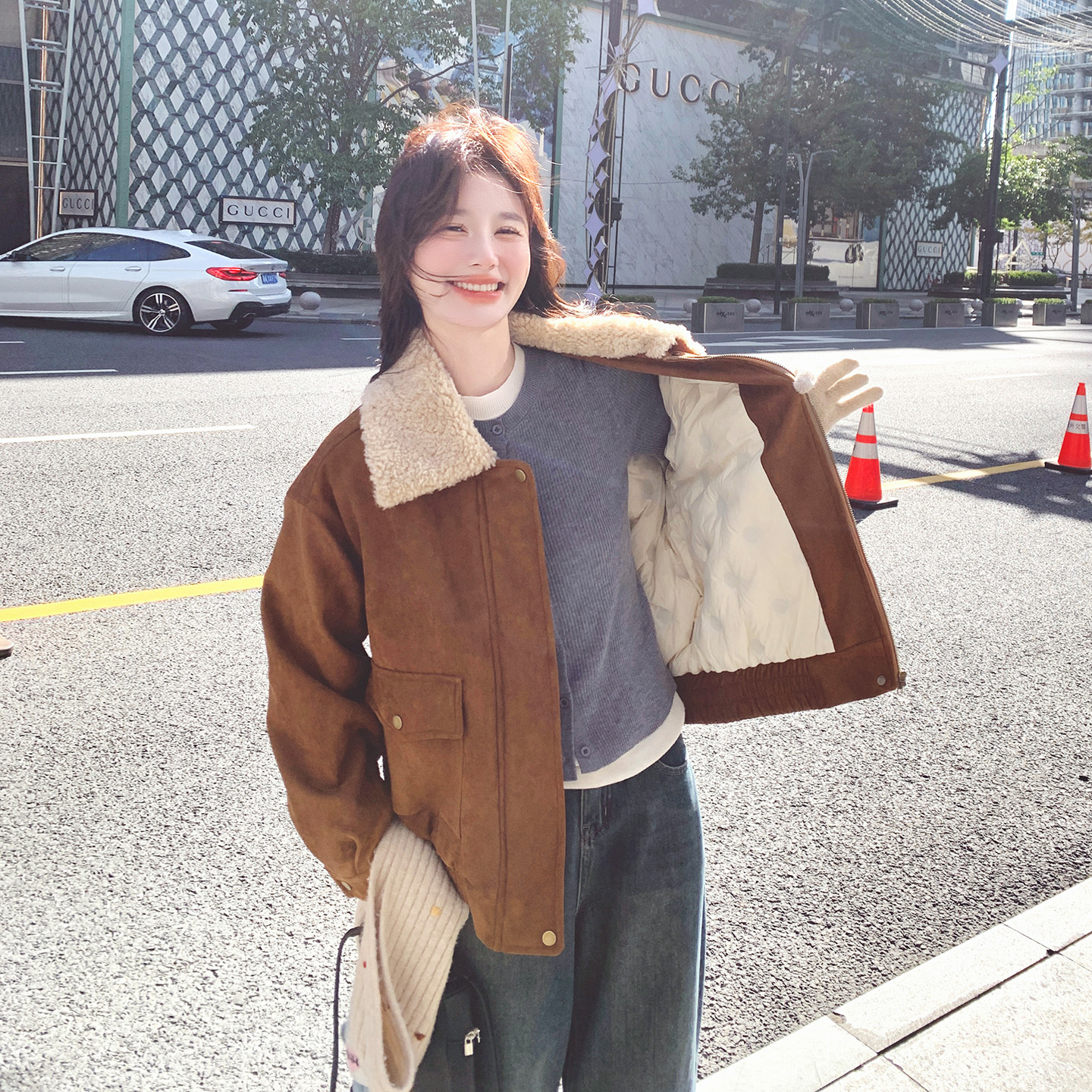 咖色短款麂皮绒羽绒服女2025冬季新款设计感加厚羽绒内胆工装外套