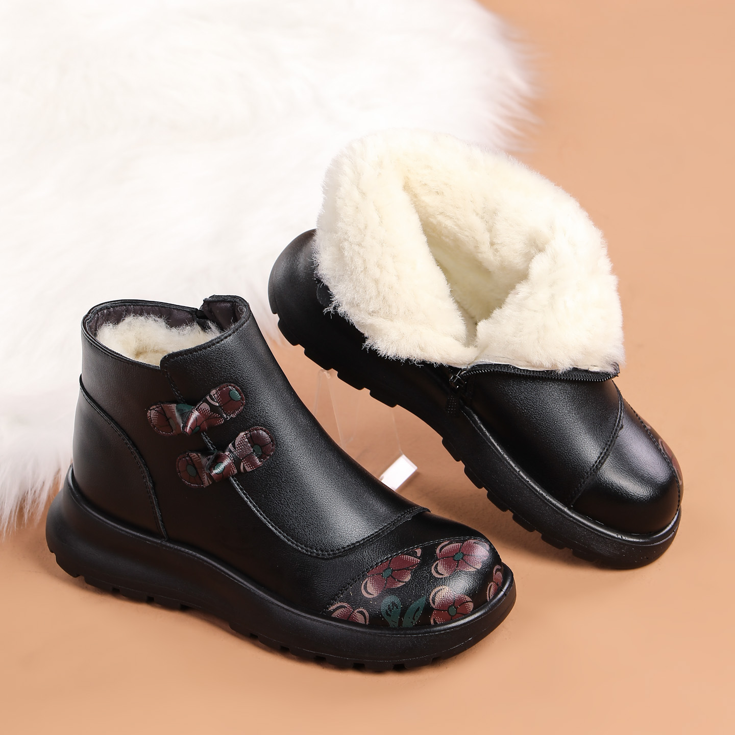 牛皮羊毛妈妈棉鞋女冬季新款加绒加保暖防滑平底中老年人女鞋短靴
