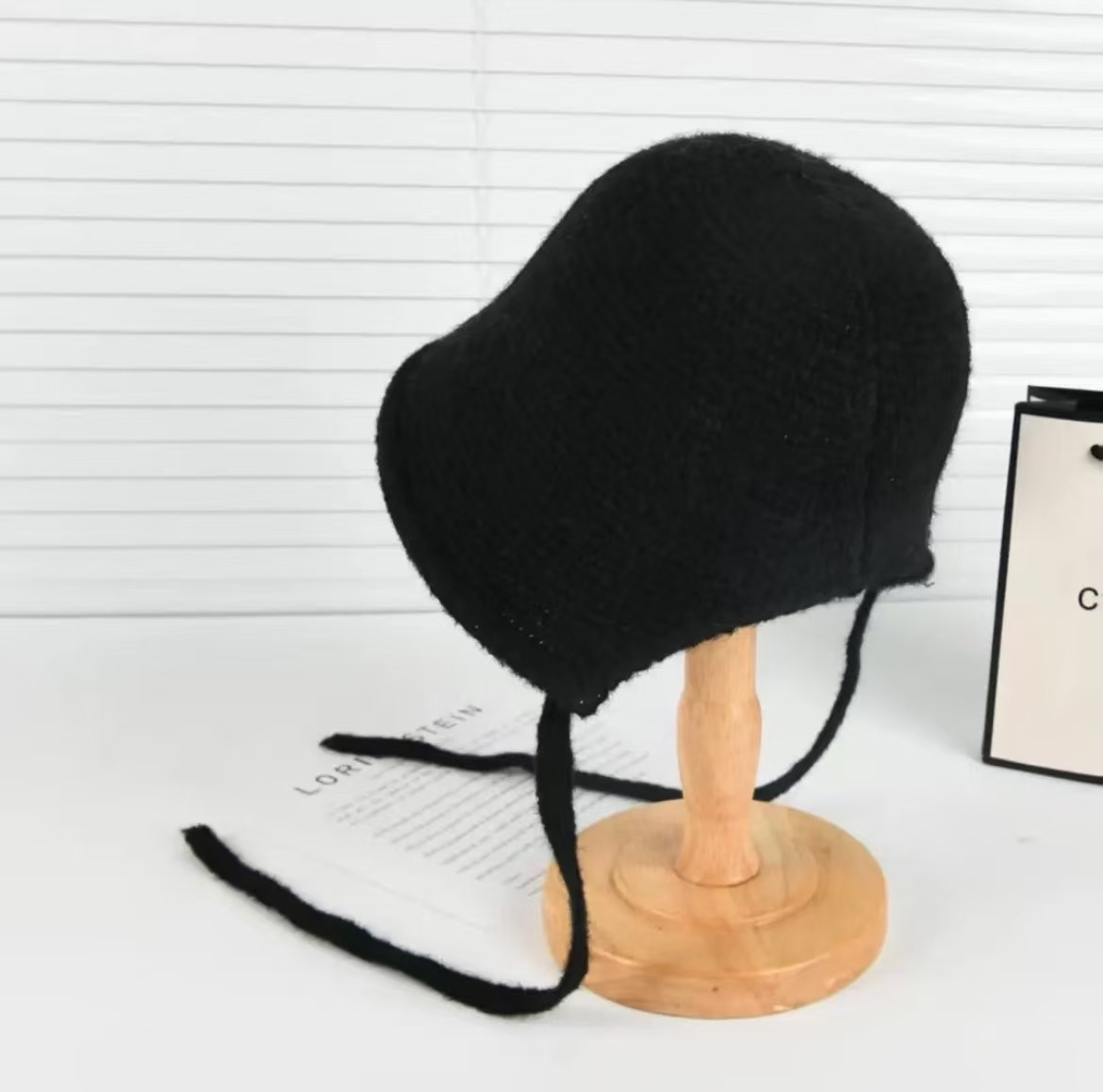 05秋冬新款含羊毛飘带渔夫帽女加厚保暖高级感显脸小盆帽