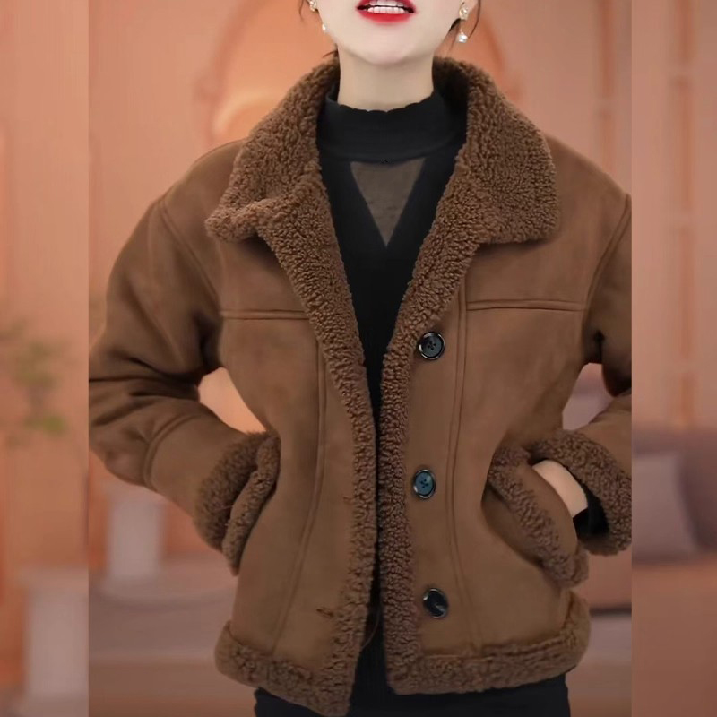 宽松翻领绒边外套2026冬季舒适保暖复古风格冬日穿搭松弛有型