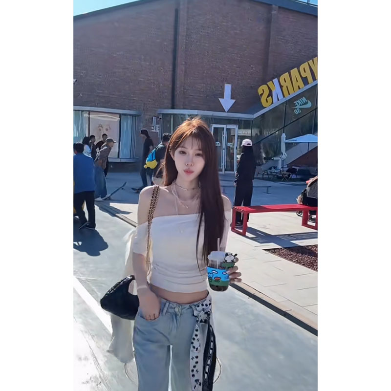 夏日新款网红炸街气质设计感飘带斜肩上衣高腰修身显瘦直筒牛仔裤