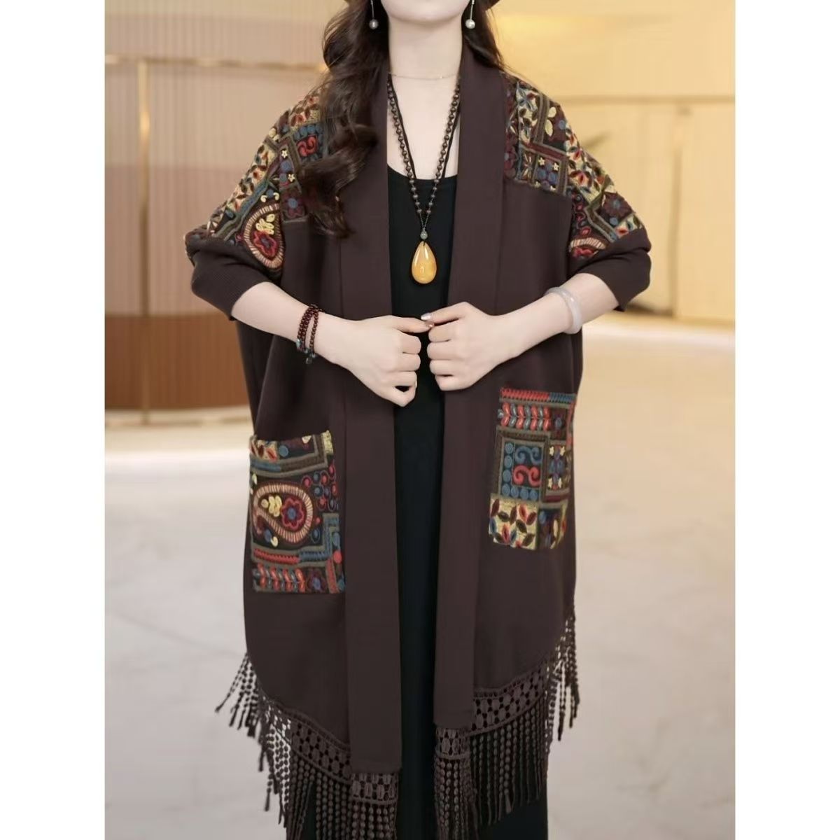 外套春秋时尚流苏披风开衫宽松遮肚刺绣提花设计师拼接大码披肩女