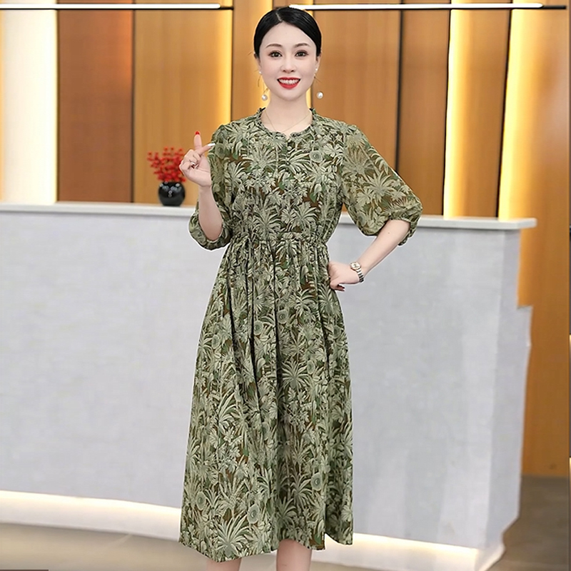 妈妈连衣裙女2025新款宽松收腰显瘦遮肚子中老年女士洋气碎花裙子