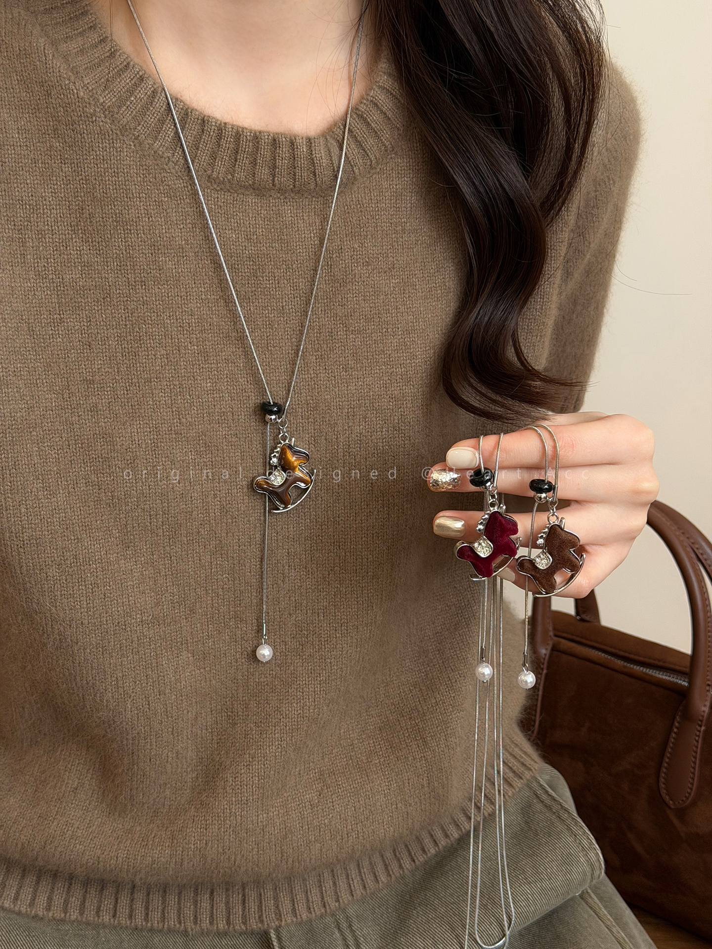 钛钢项链 秋冬植绒小马抽拉项链女2025新款长款毛衣链本命年配饰