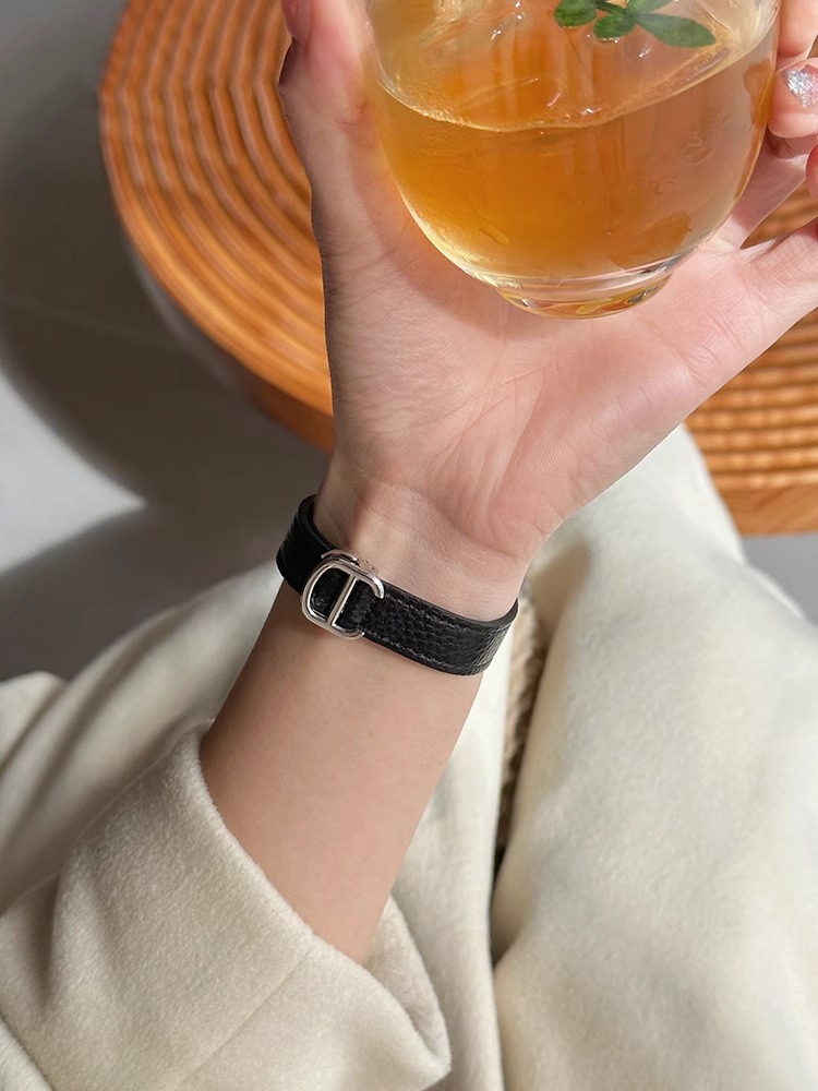 iwatchs10表带高级感真皮细款适用苹果手表s98se创意女款卡蒂亚扣