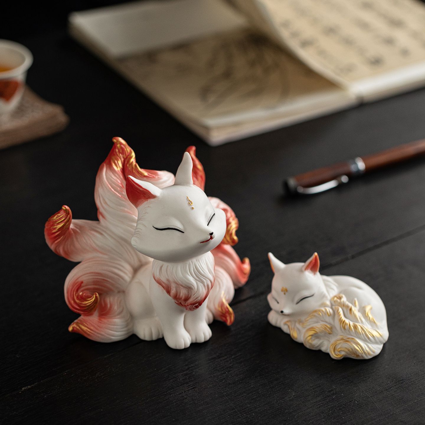 陶瓷九尾狐摆件中国风可爱小狐狸现代家居桌面装饰工艺品伴手礼品