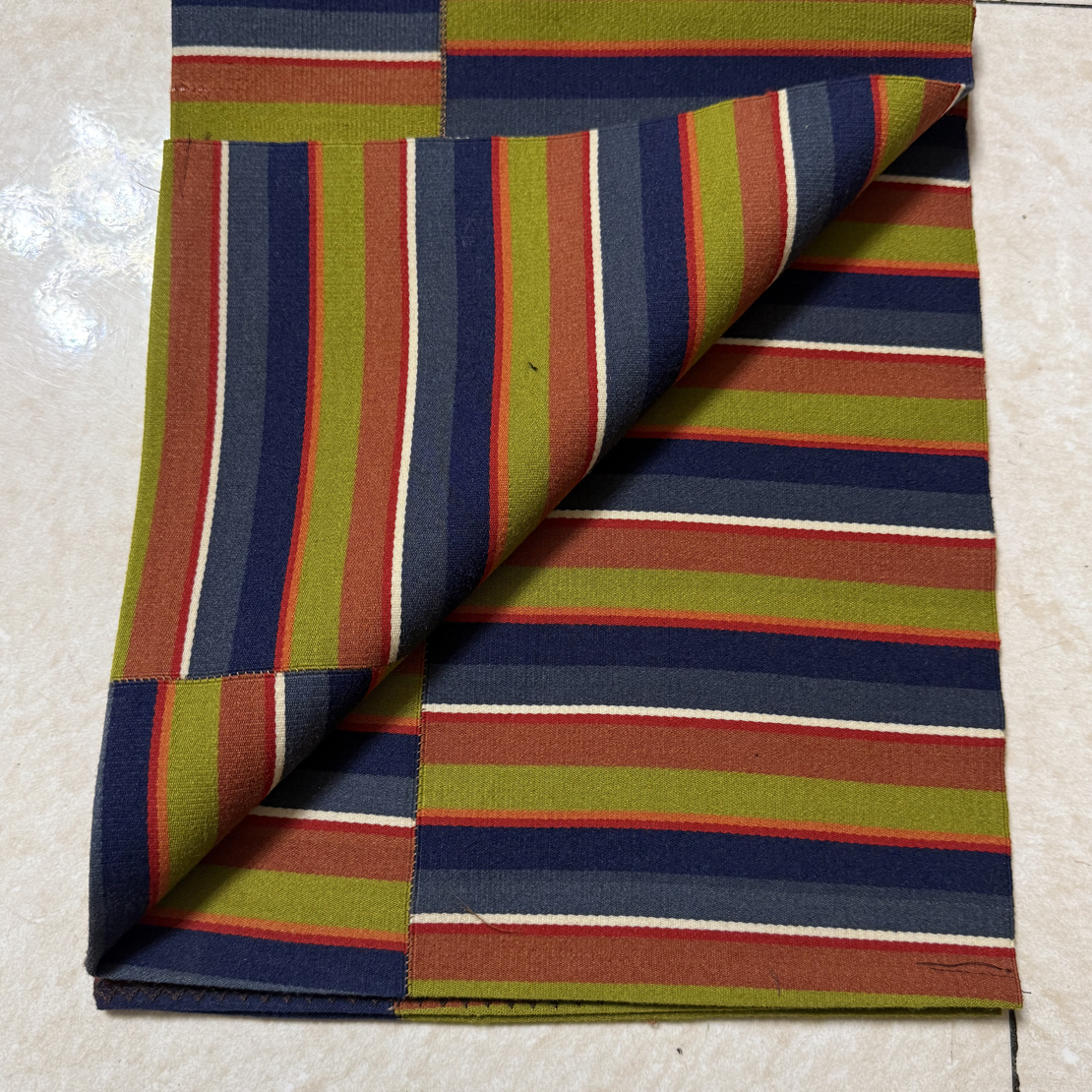 藏装条纹搭配的邦典民族风羊毛