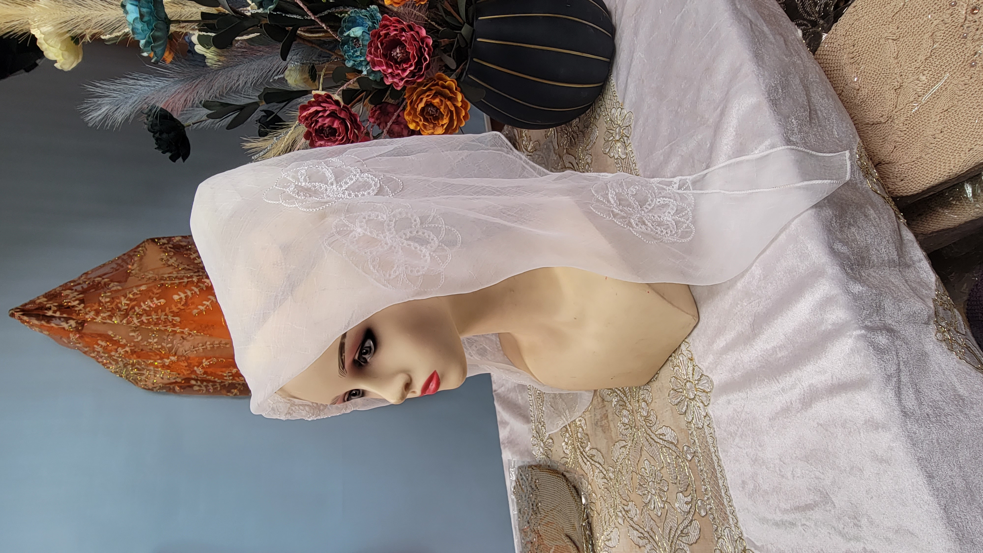 白色头巾 棉的 头巾 يۇمشاق نىپىز