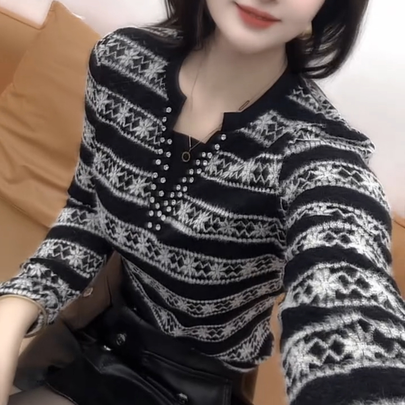 2025新款小衫女冬季网红洋气时尚长袖T恤极简风百搭宽松型打底衫