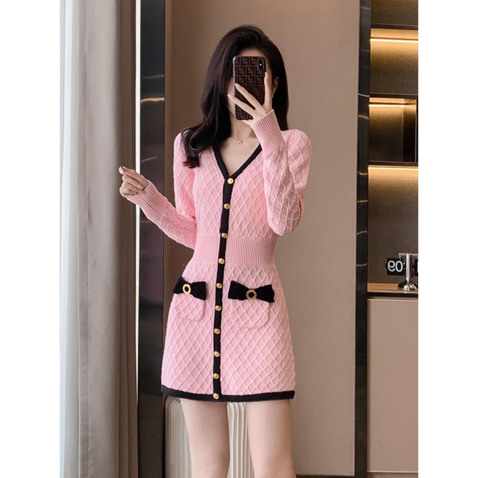 鲨鱼步春装小香风修身气质粉色连衣裙女秋冬内搭法式小众设计长袖