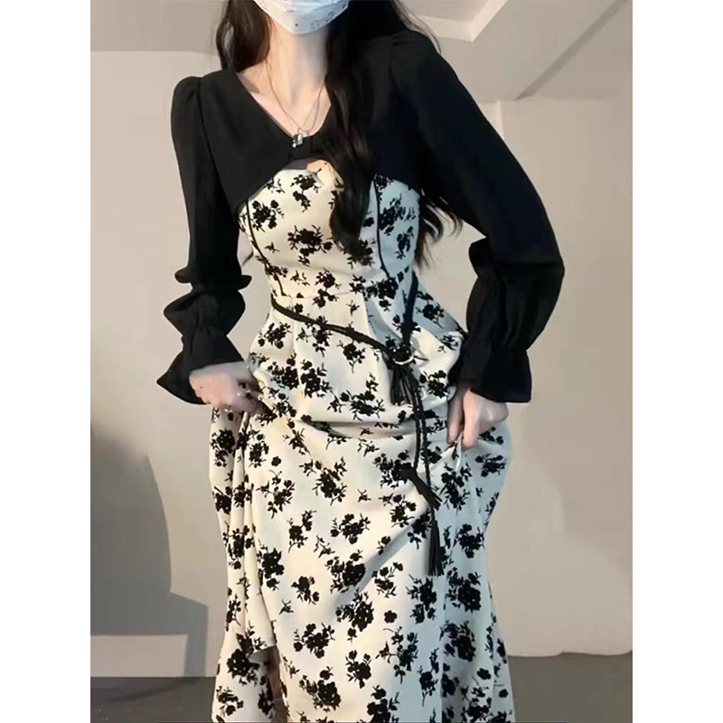 法式哺乳连衣裙2025秋季产后假两件套碎花长袖外出辣妈款喂奶裙子