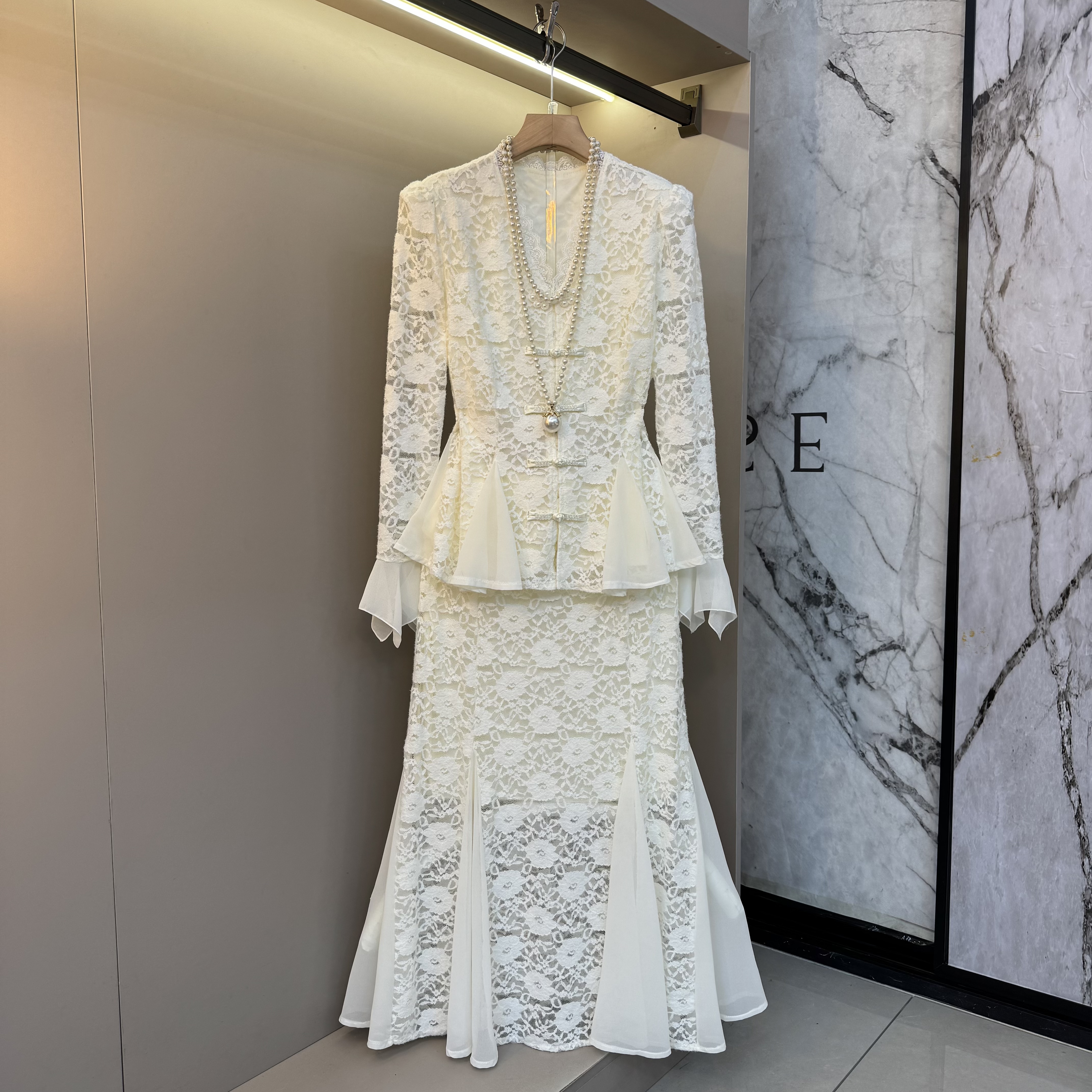 2025秋冬欧货复古国风盘扣v领设计气质显瘦收腰上衣+半裙套装7223