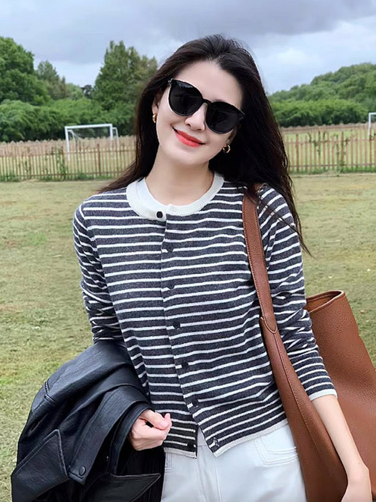 韩系条纹针织羊毛开衫女秋季独特漂亮小衫内搭打底正肩收腰短上衣