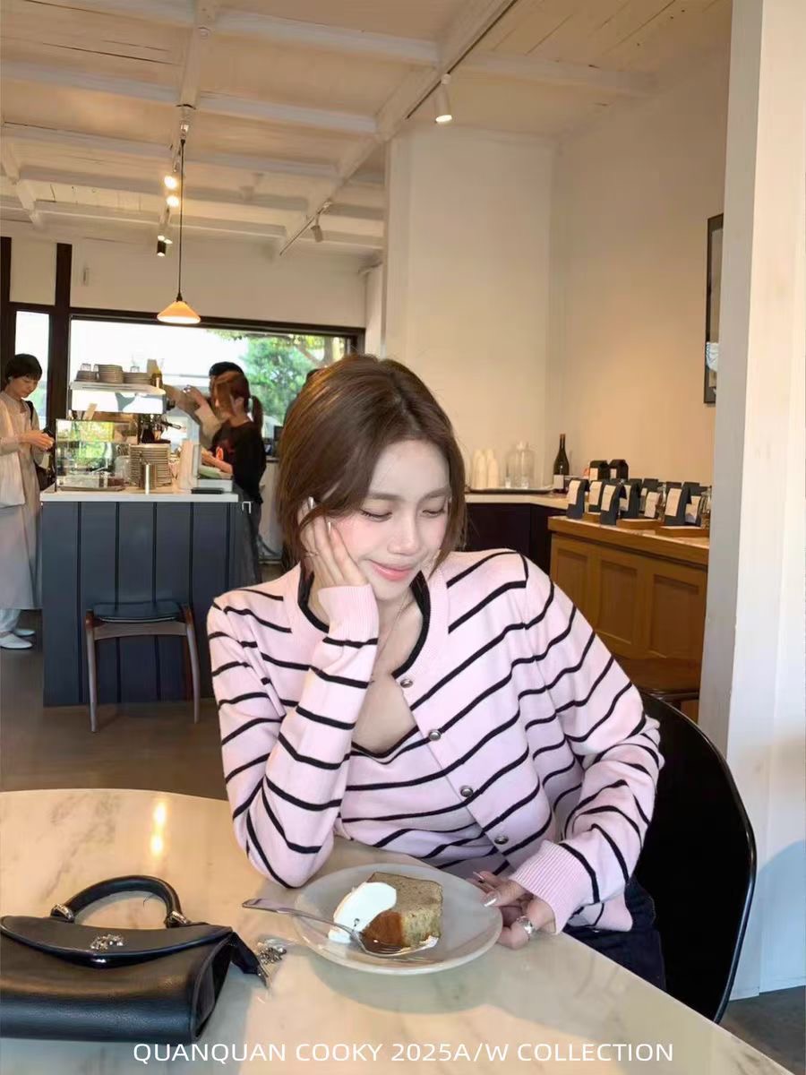 韩系黑粉条纹套装女早秋季新款针织学院撞色开衫内搭甜辣吊带背心