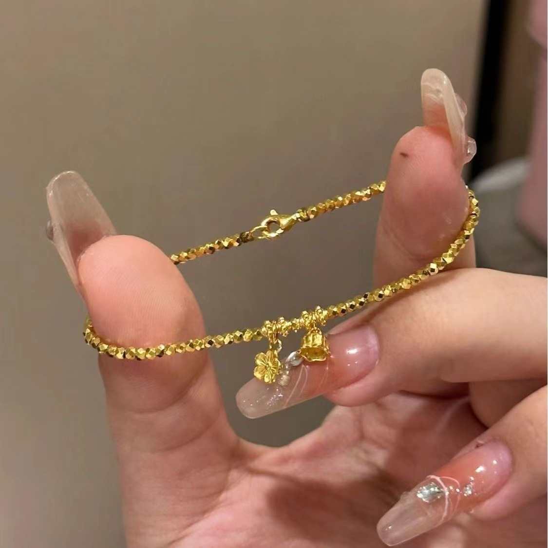 铜合金手链 手饰弹力绳气质手链金子感轻奢铃兰花女同款复古小众