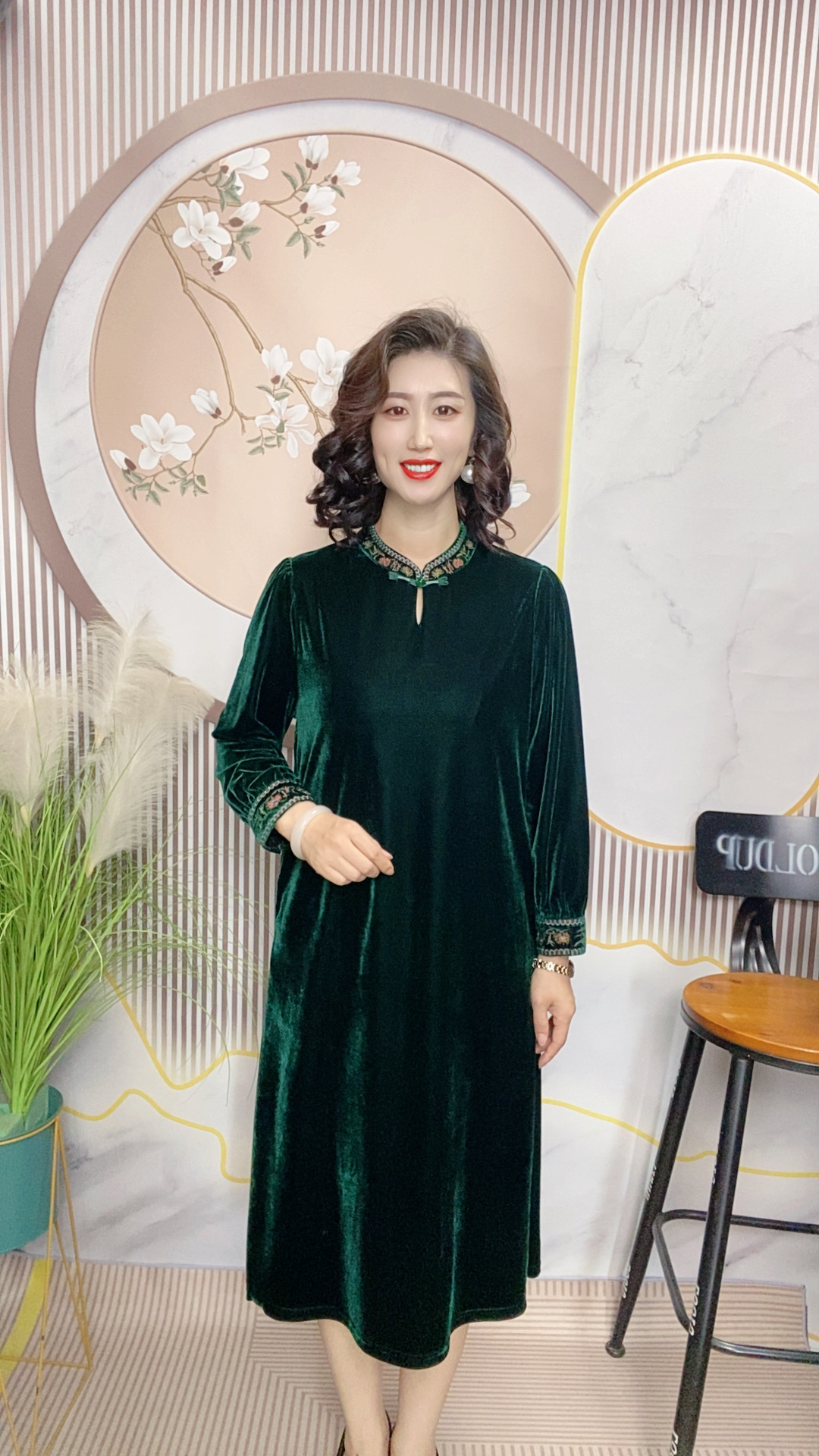 【沐丹阁女装】刺绣旗袍丝绒高端长裙气质宽松中老年高档阔太太长裙