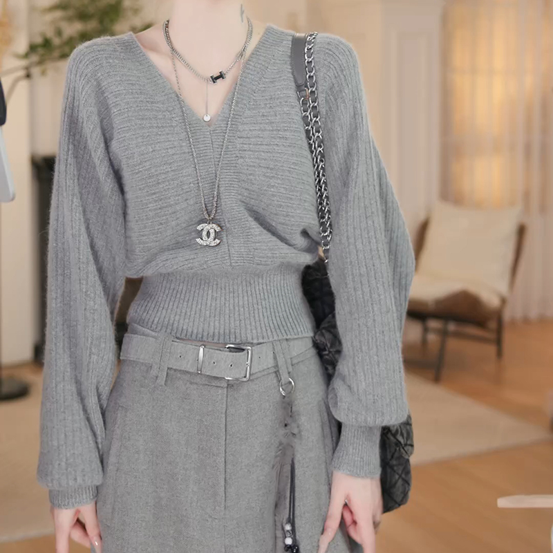 2025新款设计感慵懒灰色长袖针织衫上衣女士V领套头衫LK2506947