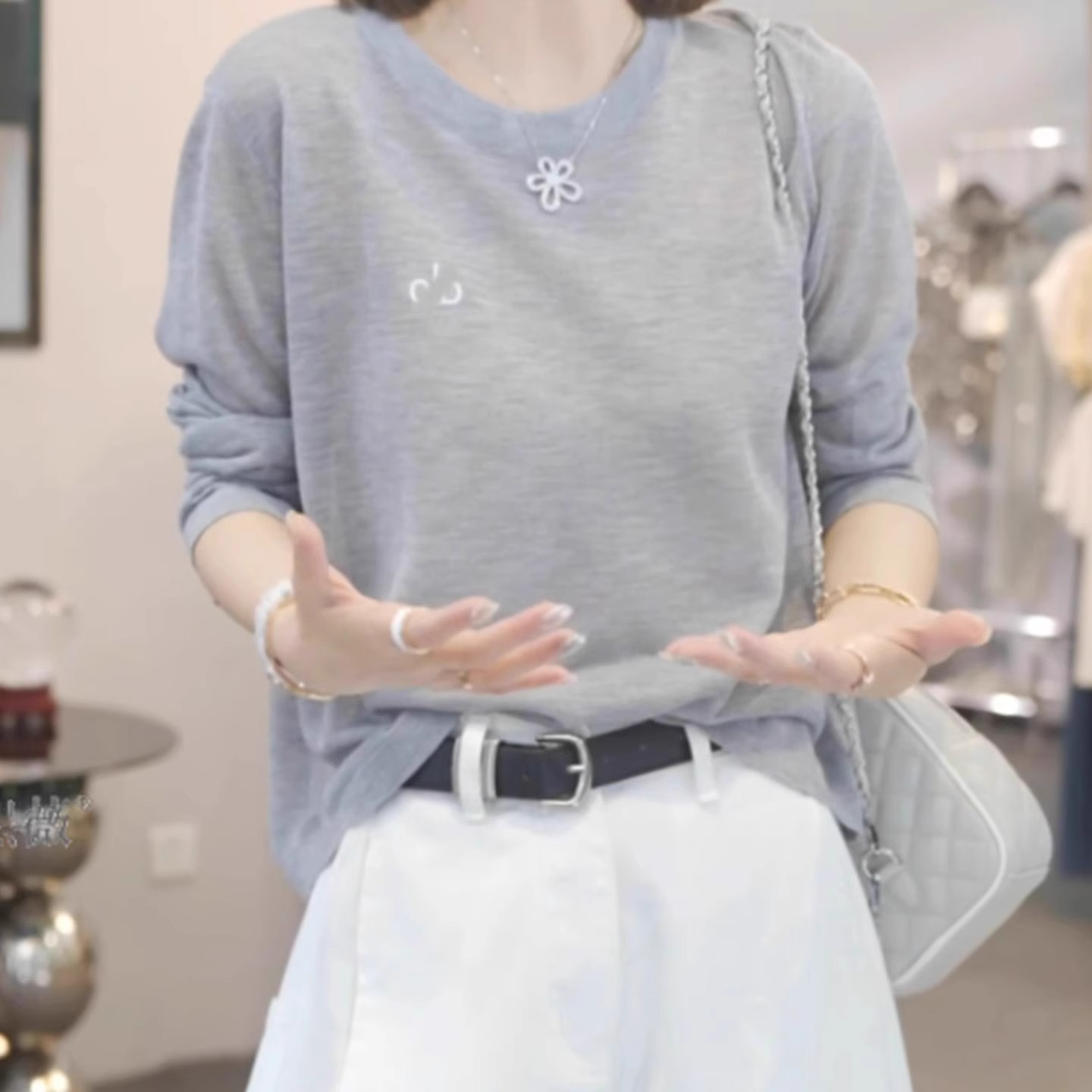 高级感字母灰色长袖t恤女士夏季2025新款薄款冰丝上衣防晒衣罩衫