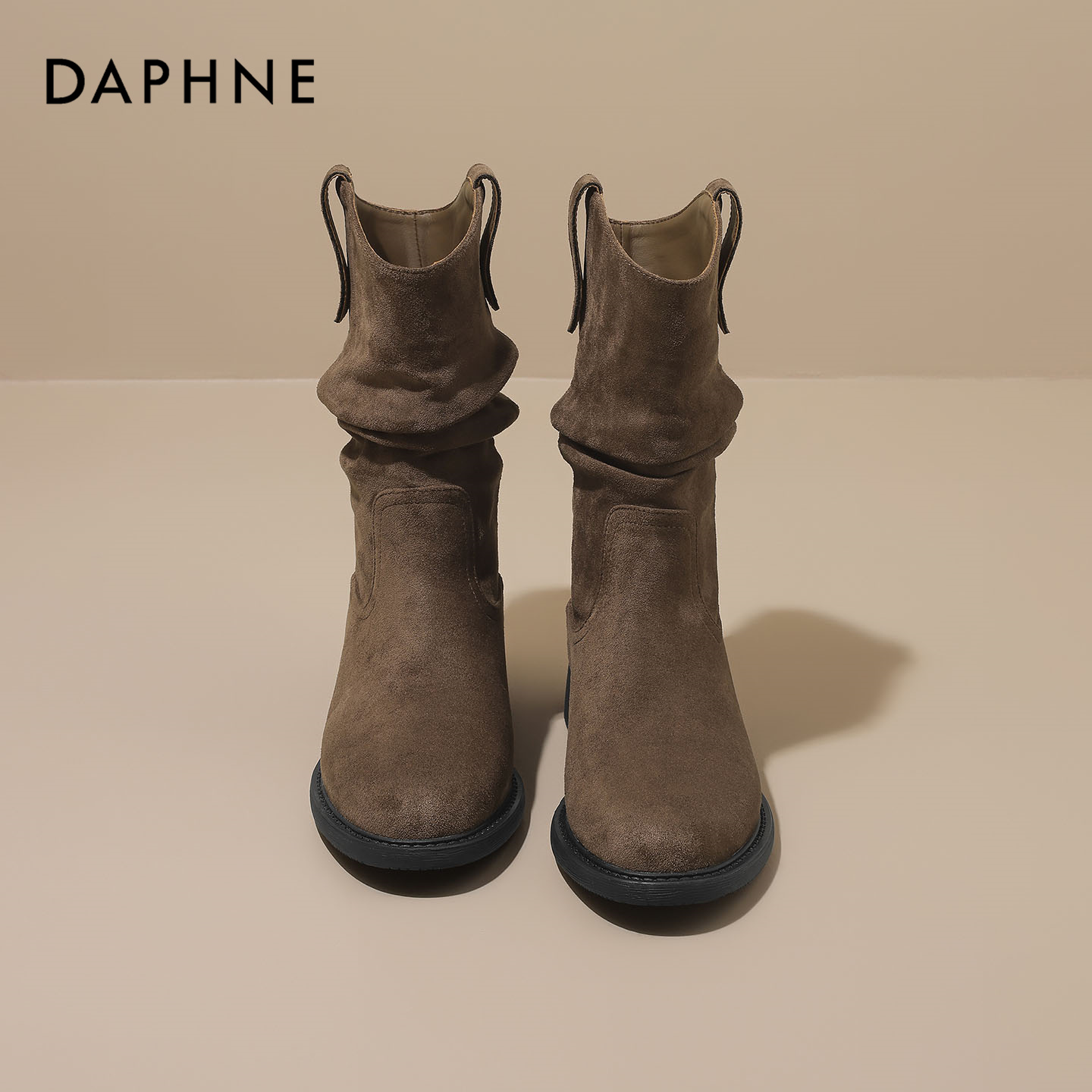 达芙妮休闲厚底防滑高靴女秋冬中筒靴平底短靴舒适时尚马丁靴2025