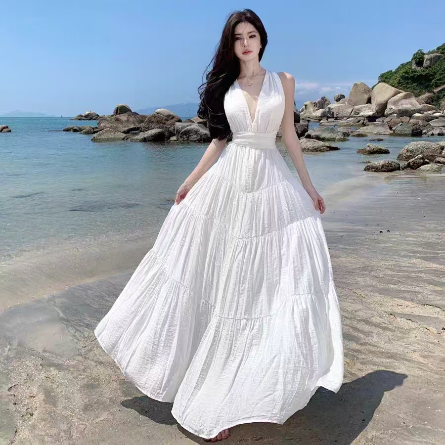 度假沙滩裙旅游连衣裙红色露背新疆云南海边沙漠裙子三亚夏季