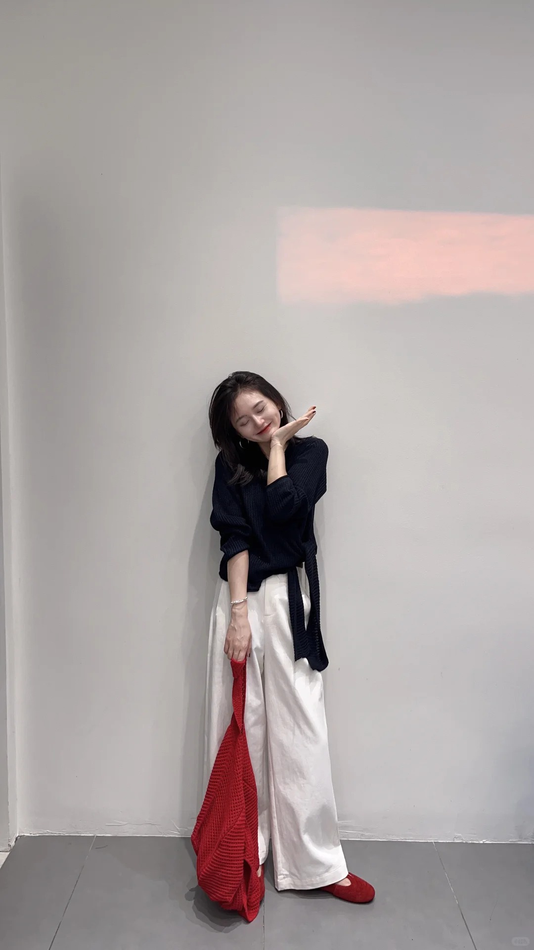 2025秋季新款韩版气质显瘦收腰绑带黑色针织上衣百搭阔腿裤两件套