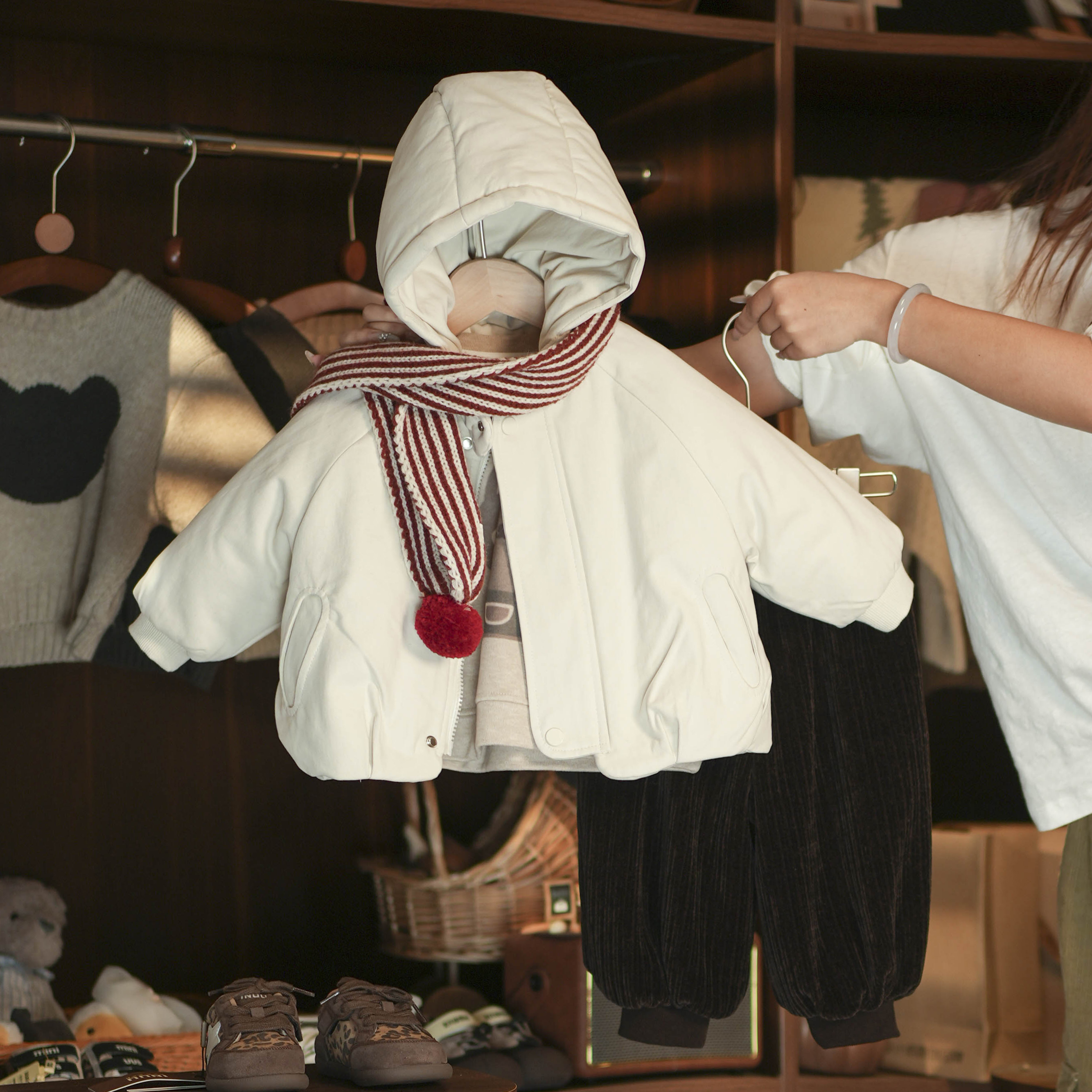 【俩只橙】《冬》大脸兔兔~连帽圆口袋棉服+糯糯打底++双层雪尼尔裤