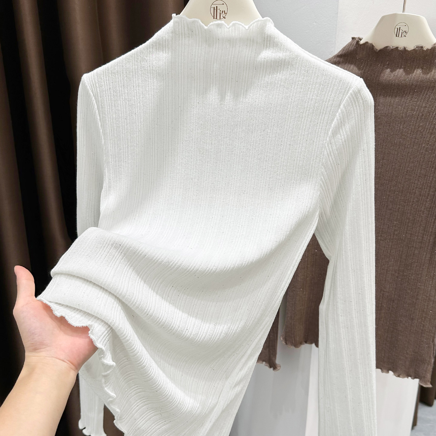 白色法式木耳边针织上衣女秋冬新款叠穿洋气长袖T恤坑条蕾丝小衫