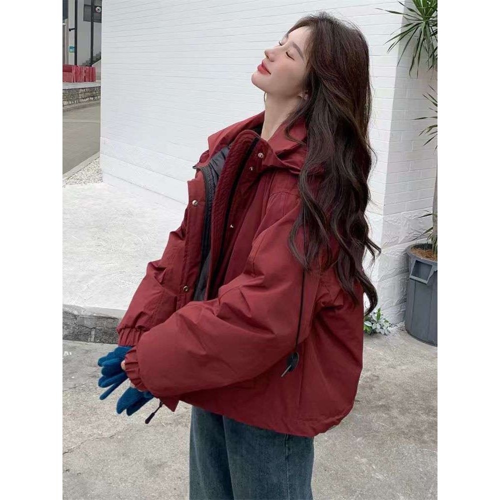 酒红色冲锋衣羽绒服女冬2025新款短款工装派克服爆款夹克厚外套潮