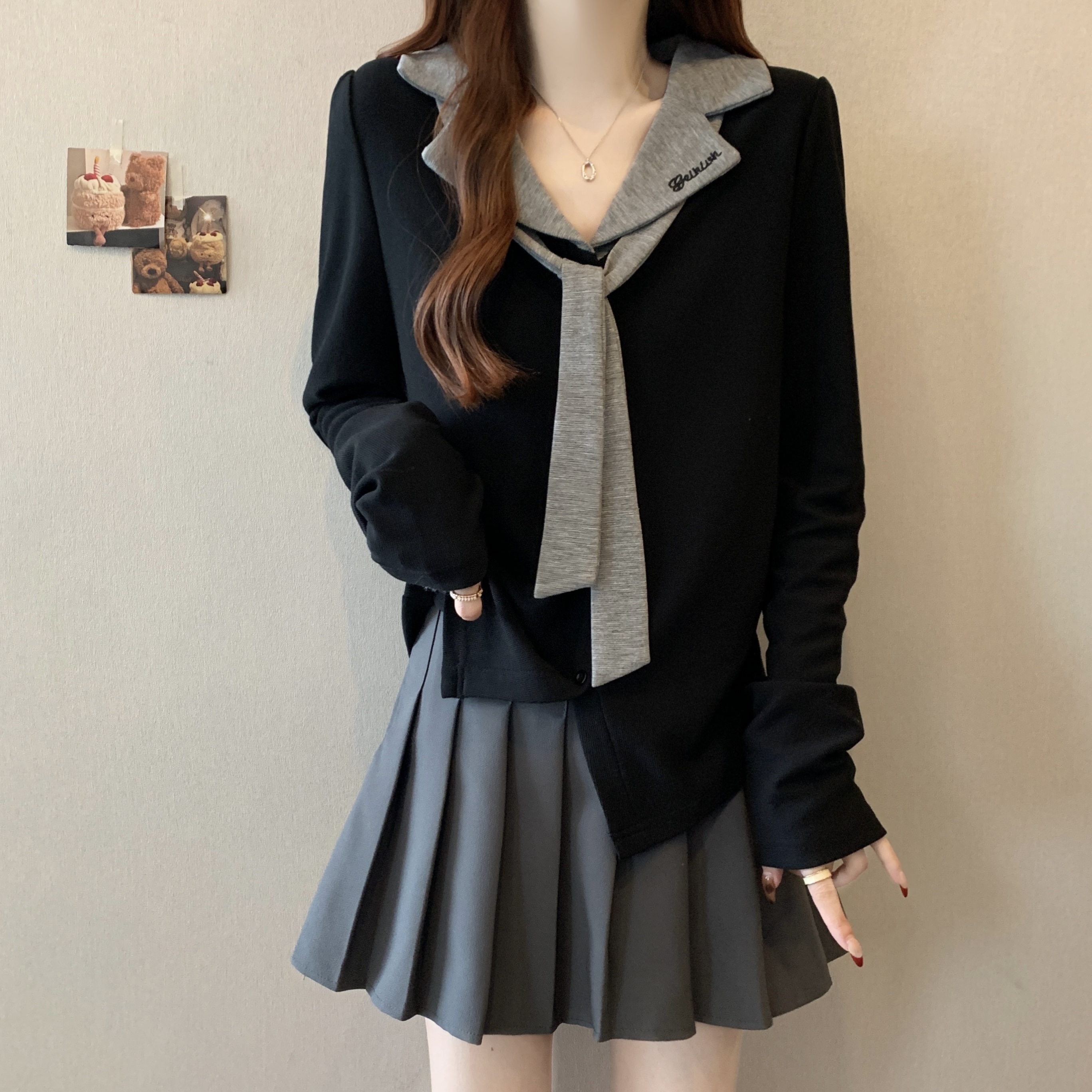 大码女装设计感撞色西装领带长袖T恤女春秋胖MM别致显瘦遮肚上衣