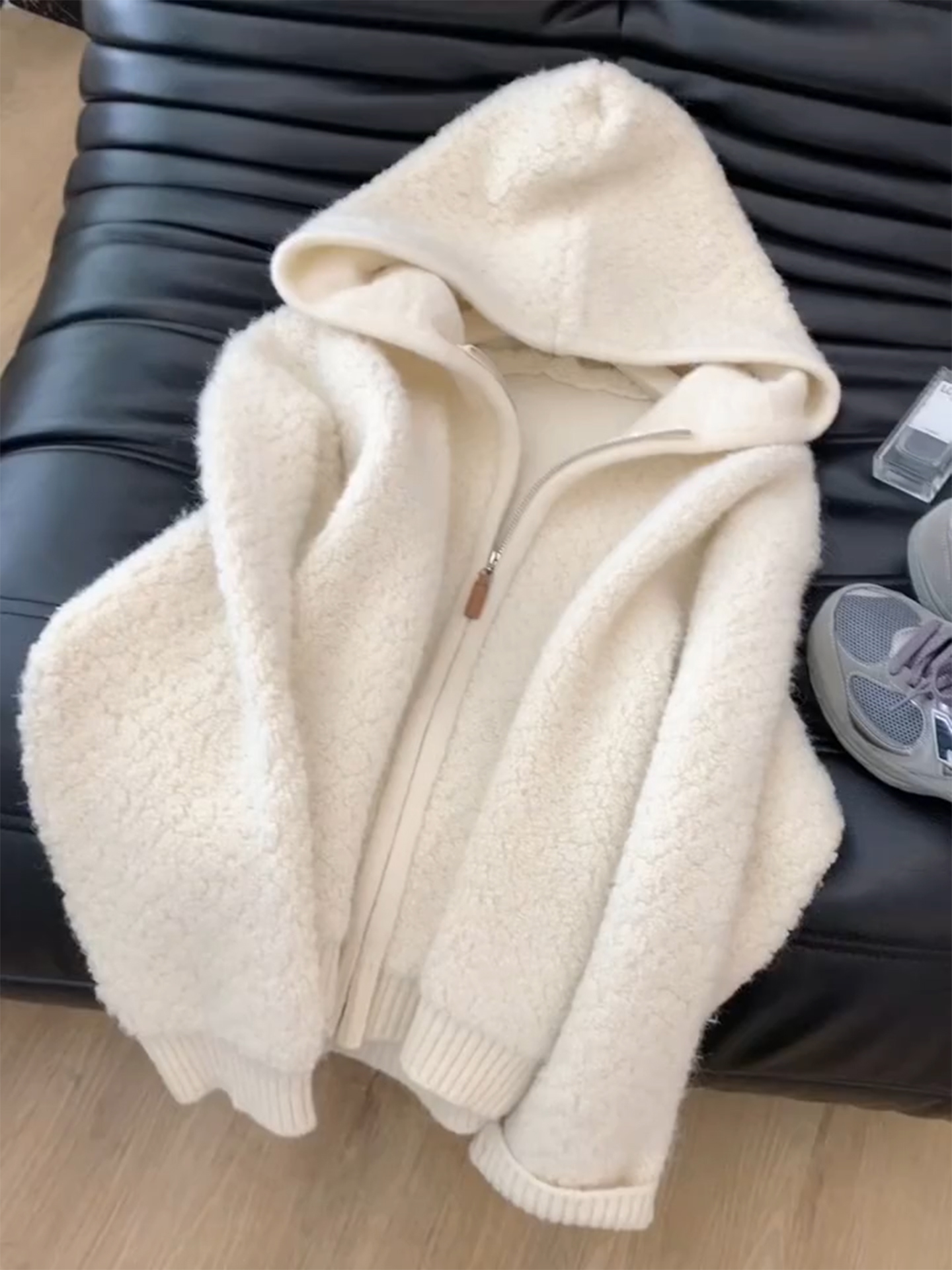 韩系高级感白色连帽软糯毛衣女2025秋季新款宽松休闲温柔减龄上衣