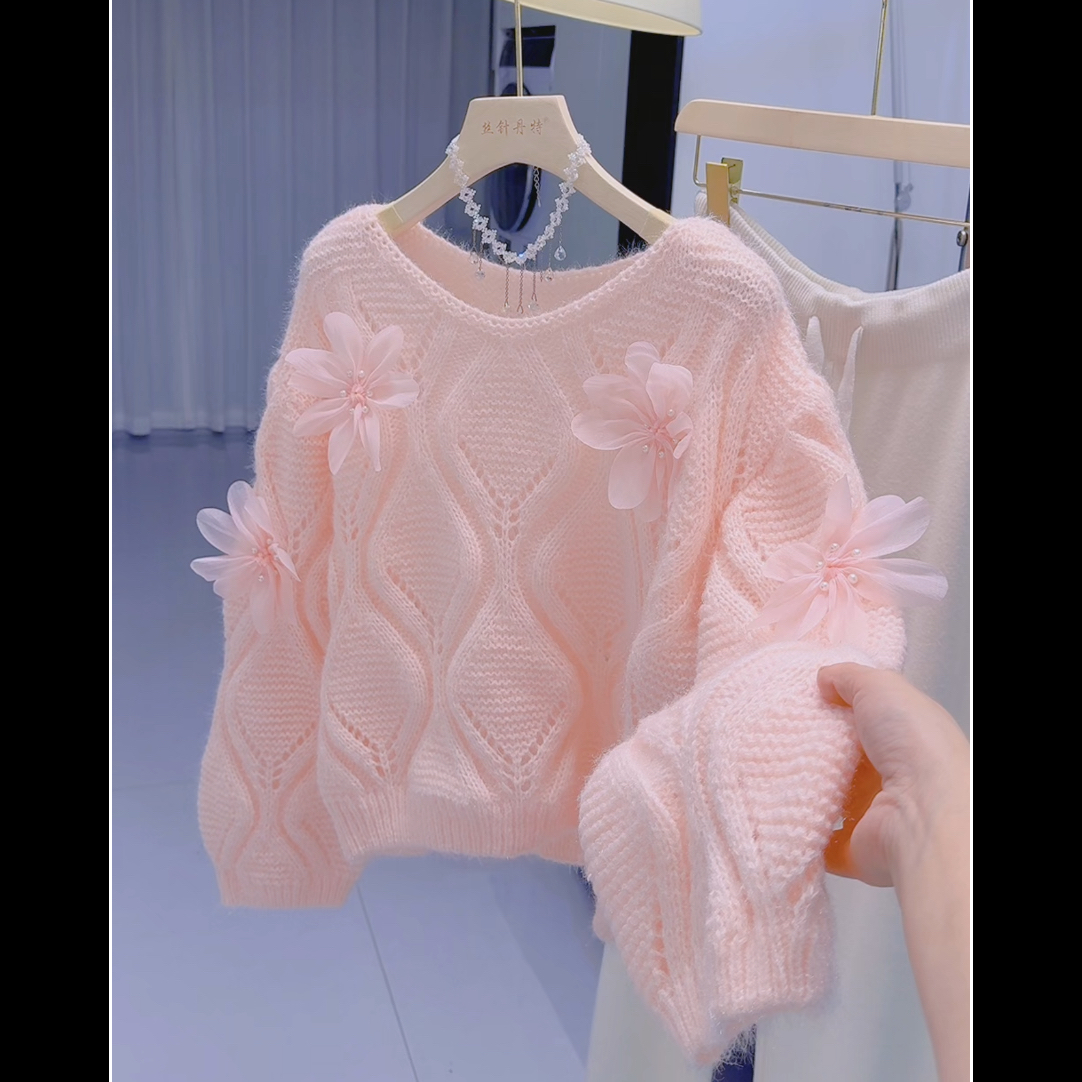 向-一字圆领设计感钉珠花朵V领软糯毛衣女秋冬温柔风针织上衣