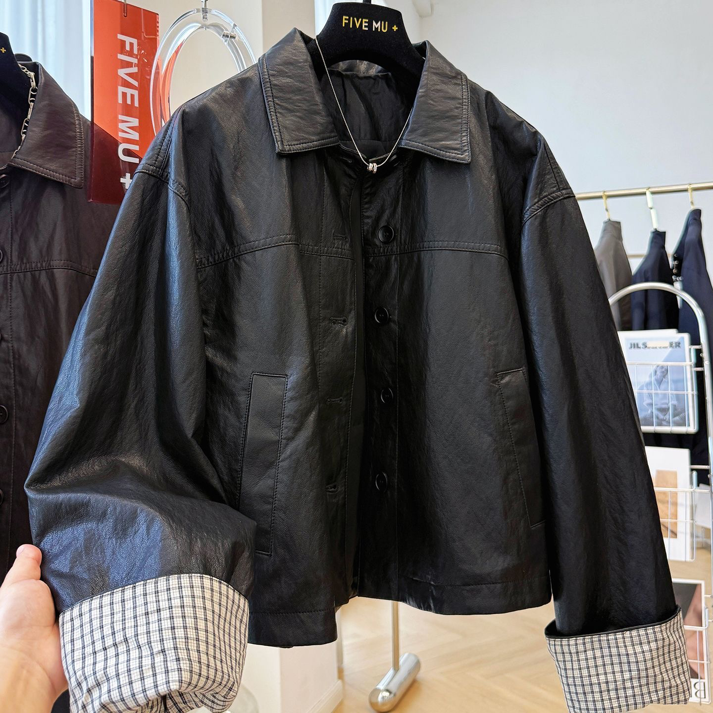 2025超火韩系休闲翻领小皮衣女秋季独特超好看pu皮夹克短款外套女