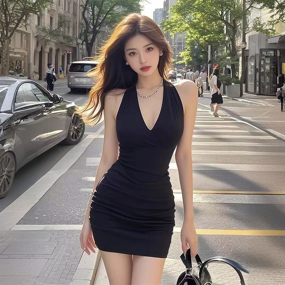 辣妹性感黑色挂脖连衣裙夏季爆款独特漂亮气质V领无袖包臀裙子