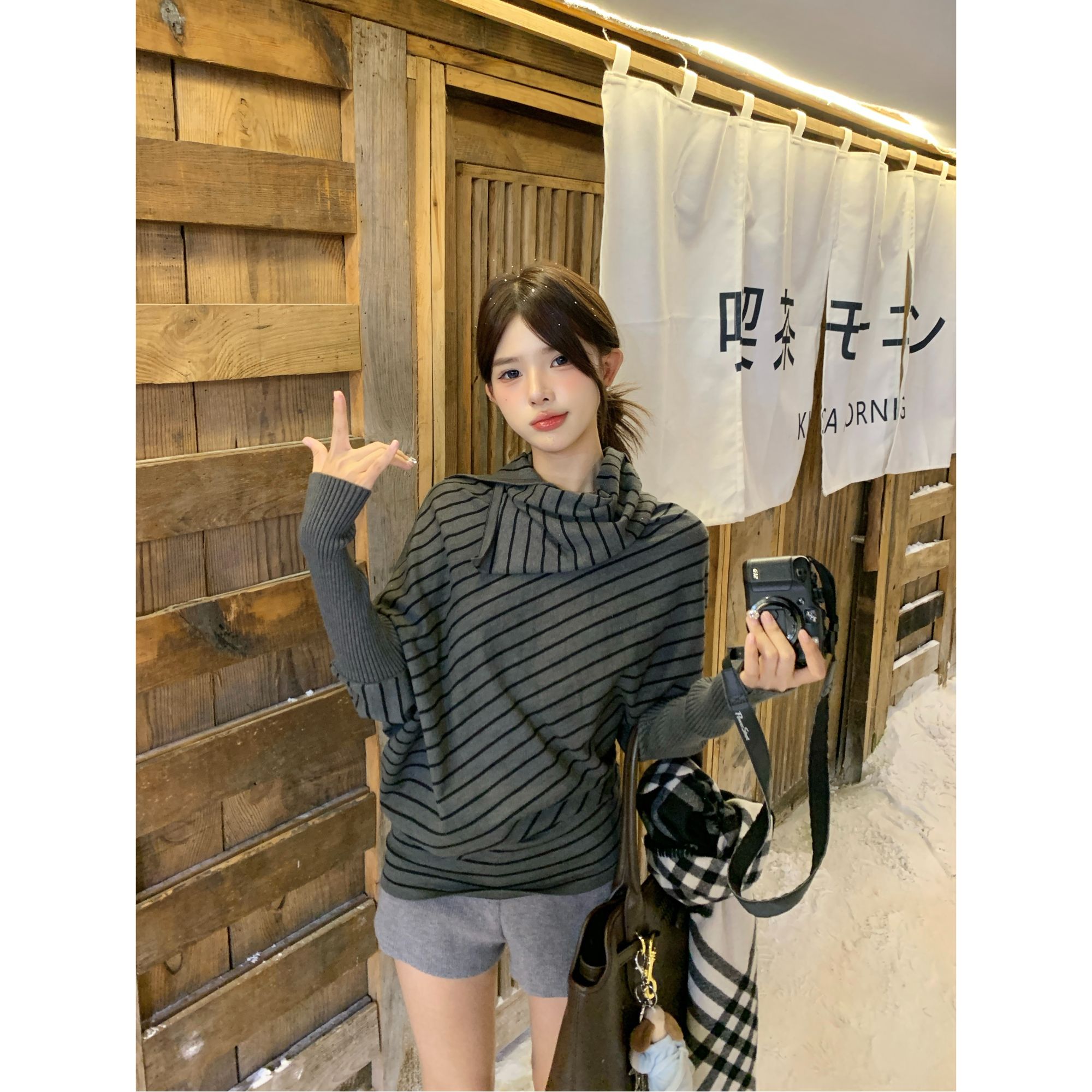 黑灰色针织衫女秋冬穿搭韩系蝙蝠袖宽松长袖毛衣上衣