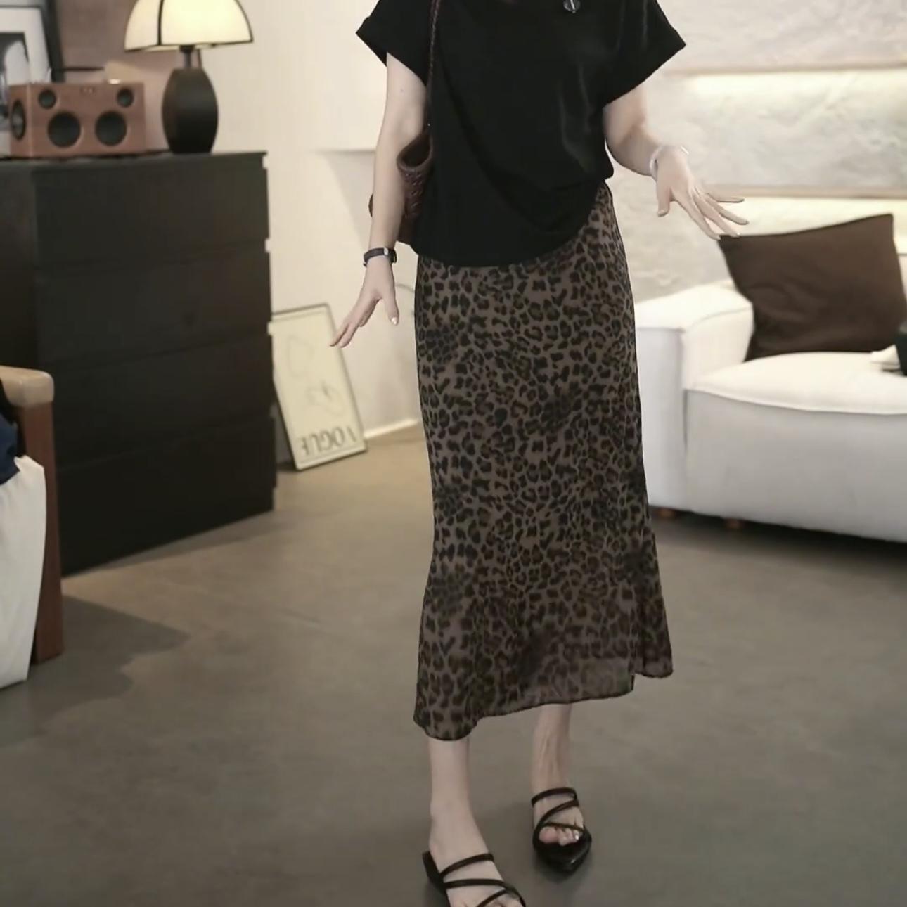 早秋2025咖色豹纹长裙夏季新款修身显瘦直筒裙气质高腰碎花半身裙