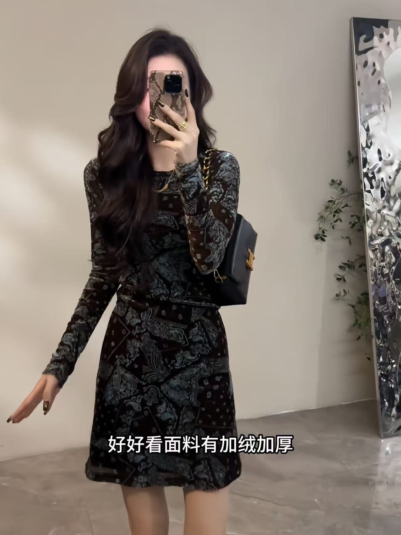 轻熟风圆领长袖印花加绒连衣裙2025秋冬新款复古收腰显瘦包臀裙女