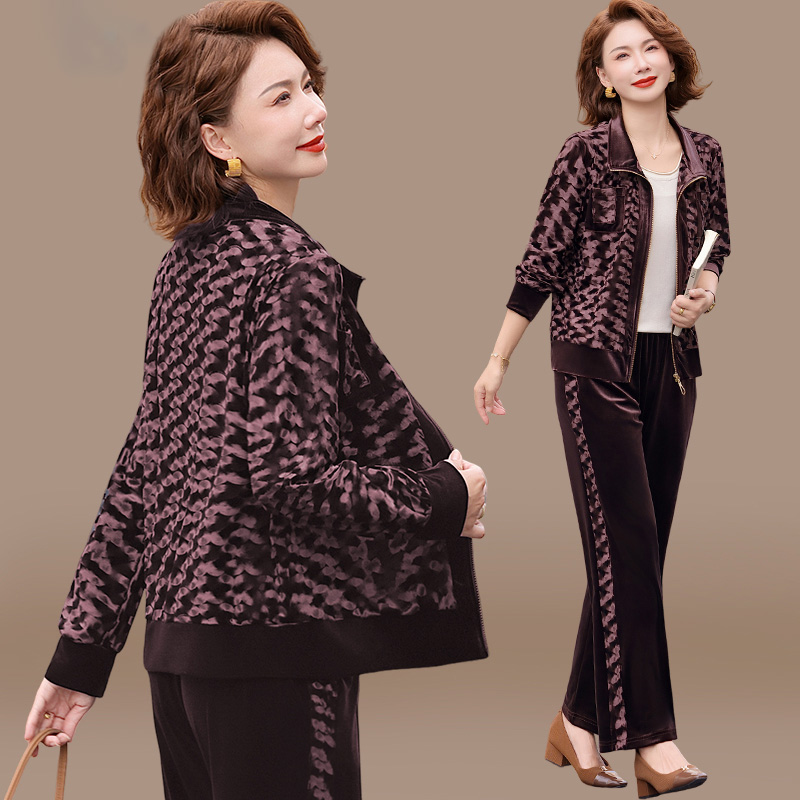 50多岁妈妈秋装运动服套装女中老年春秋外套洋气上衣金丝绒两件套
