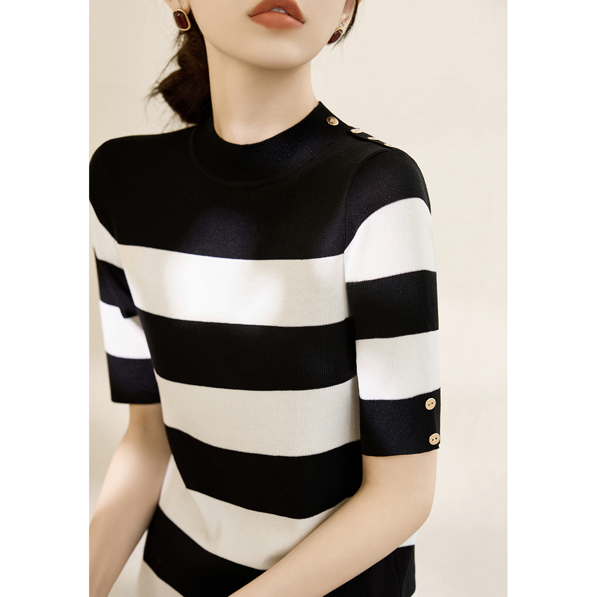 2025夏季新款气质半高领纽扣设计针织打底衫黑白拼色五分袖上衣女
