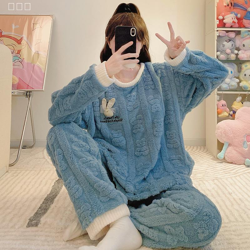 珊瑚绒睡衣女款秋冬季加厚可爱卡通宽松加肥大码胖mm家居服可外穿