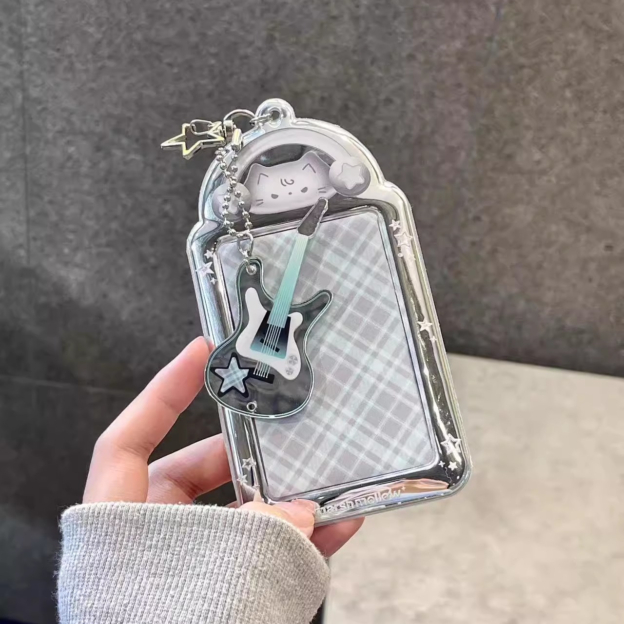 ins风原创摇滚贝斯小猫卡套kpop追星三寸小卡收纳展示挂件pvc材质