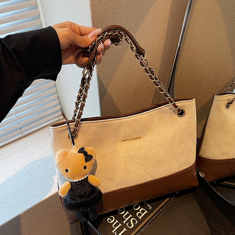 艾米兔女包2025新款斜挎链条手提大容量纯色菱格复古通勤单肩包