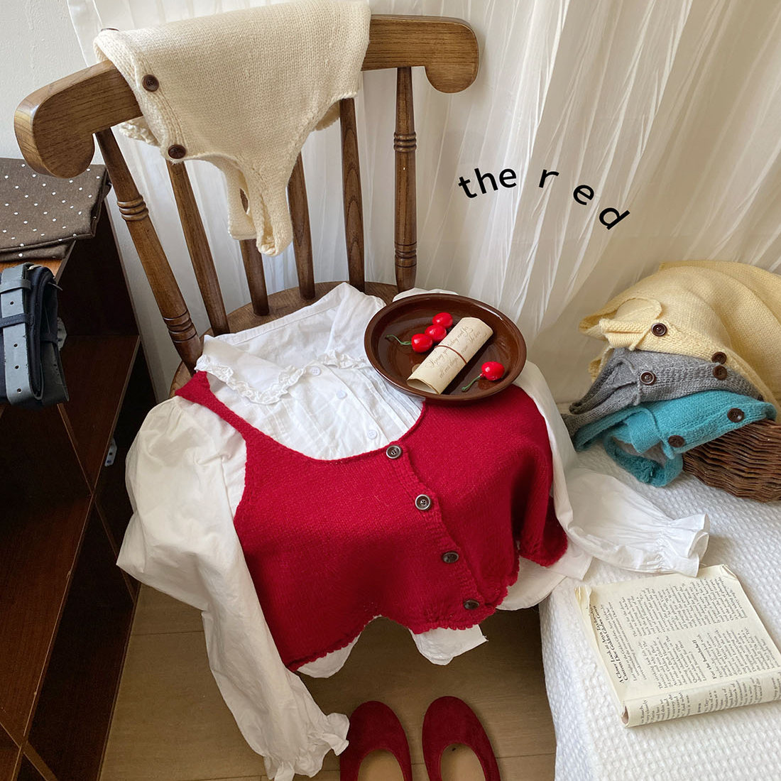 日系花边摆复古单排扣针织吊带背心女秋小众温柔叠穿坎肩马甲上衣