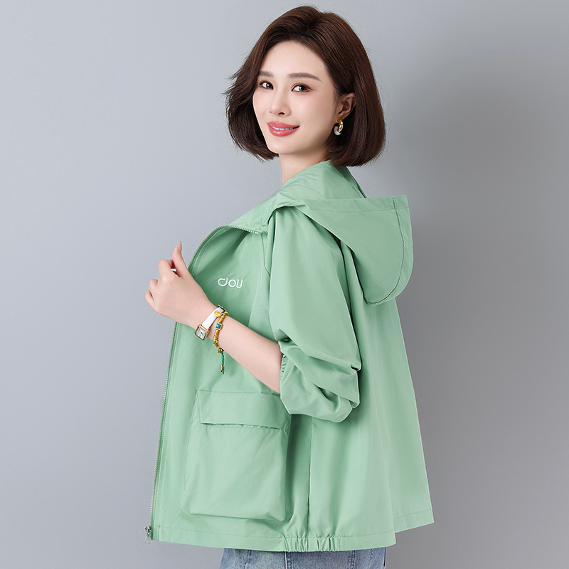 2025新款韩版宽松大码春秋女士外套妈妈装秋冬洋气短外套夹克女
