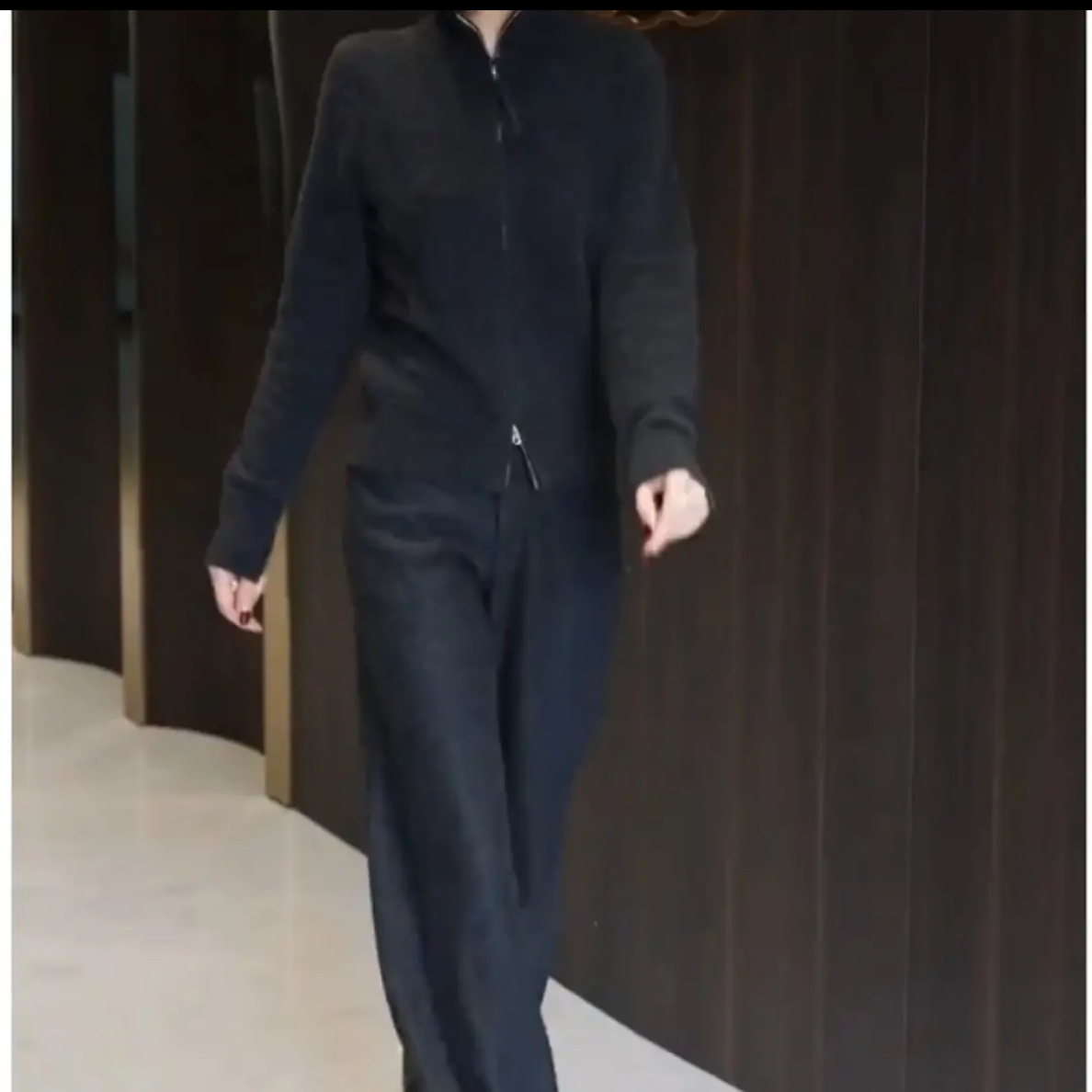 新款休闲拉链外套搭配阔腿裤减龄女装