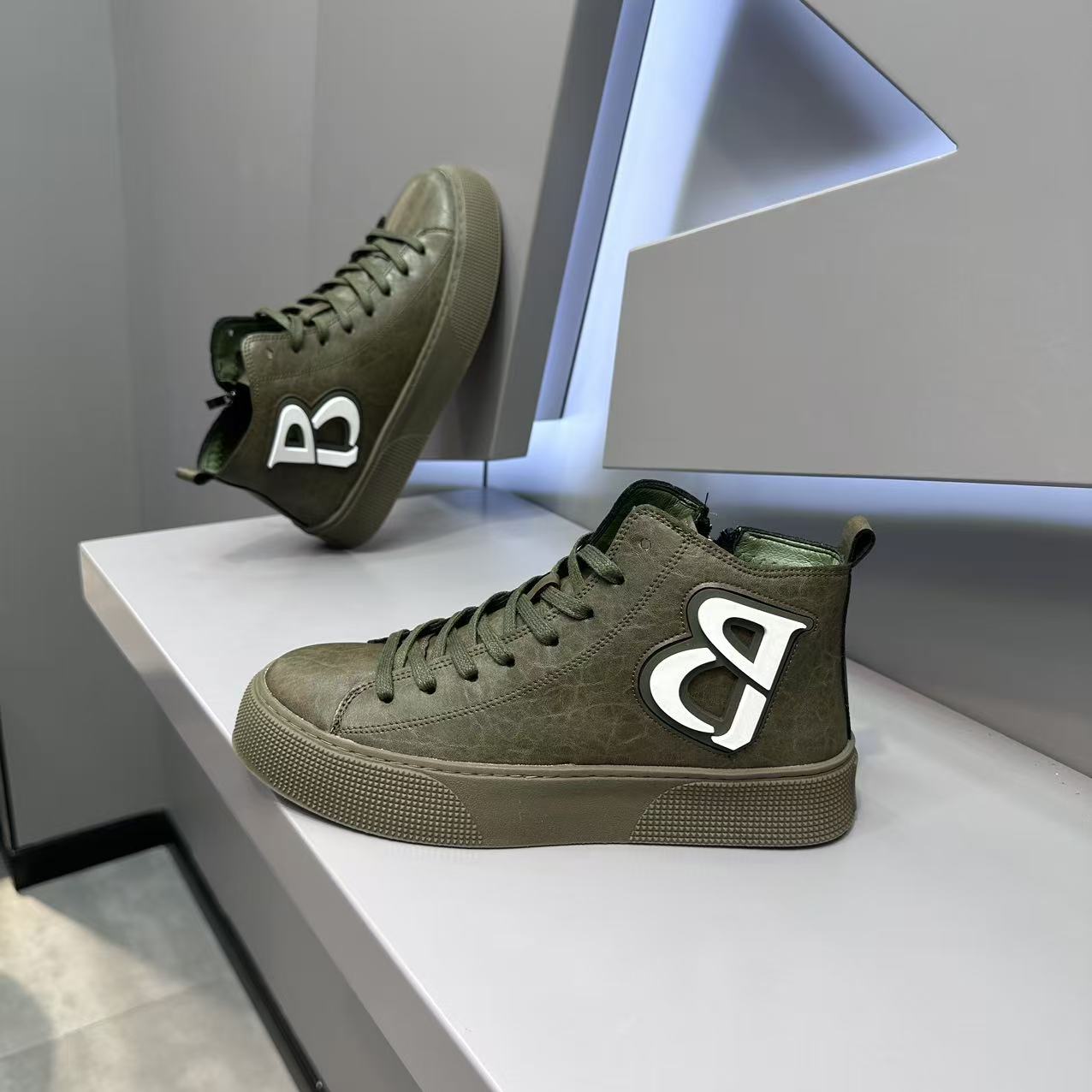 【皮鞋码】早秋新款皮面中帮百搭经典舒适男士时尚休闲潮鞋百搭款XS