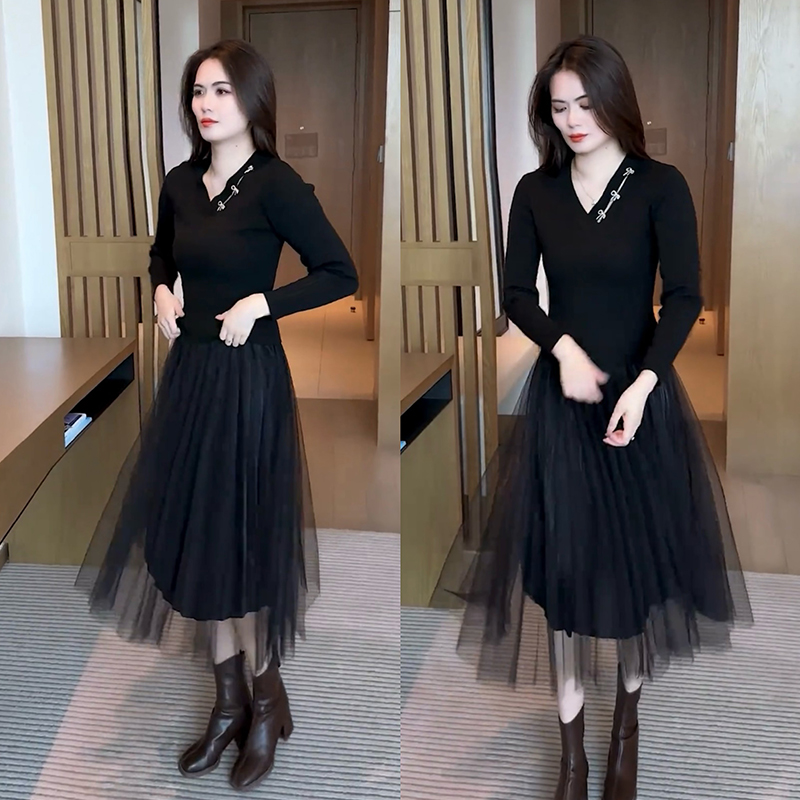 拉夏贝尔V领针织连衣裙女2025秋款时尚减龄假两件拼接网纱裙