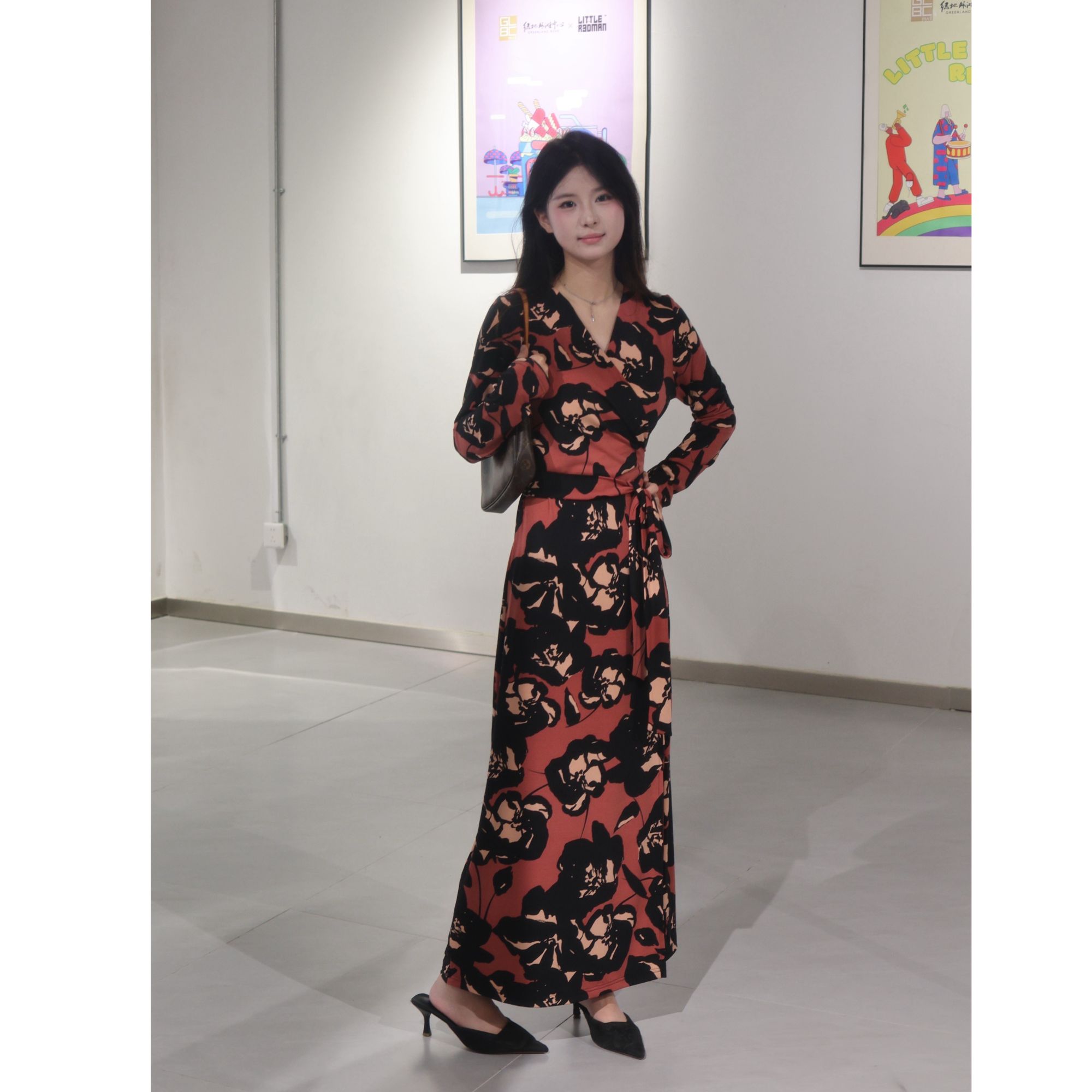 复古红底显瘦长袖气质V领一片式收腰裹身海边度假风连衣裙高级感