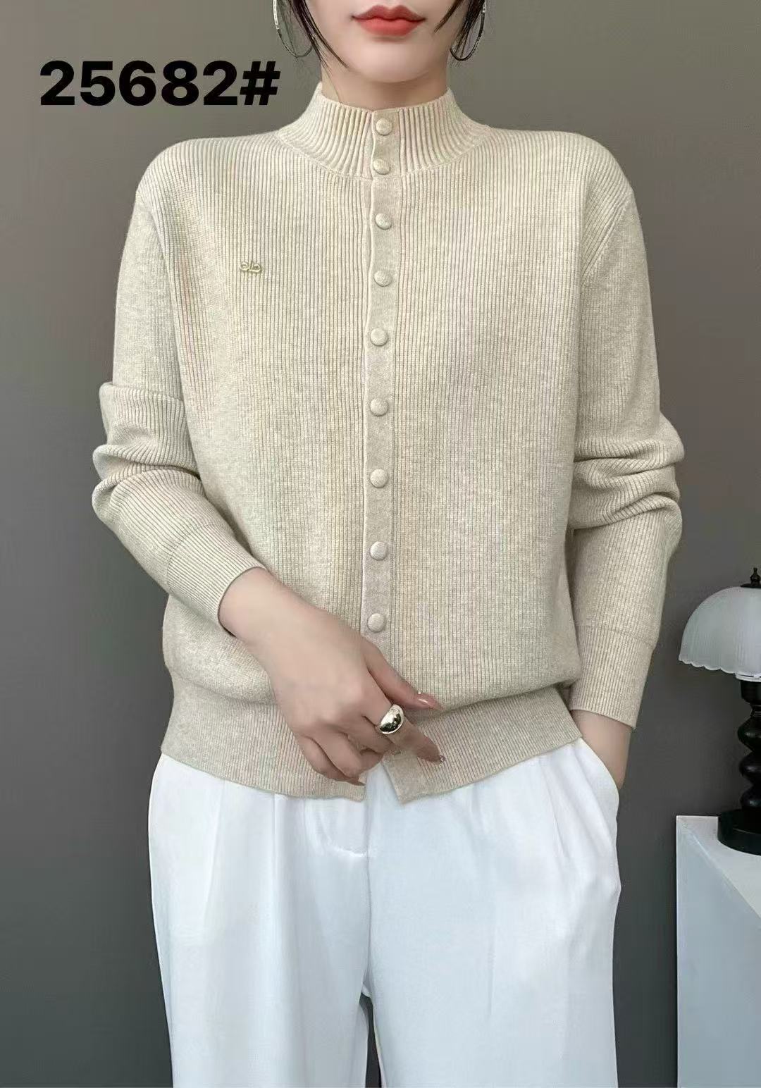 【自由秀】中领开衫加厚针织毛衣（衣长57厘米）25682